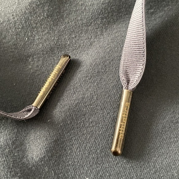 Lululemon Women’s Size 2 Charcoal Gray Relaxed Fit Crop Pants - Picture 4 of 4